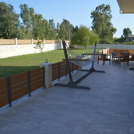 Holiday home Issos House *
